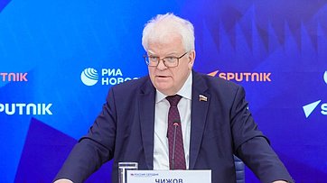 В ММПЦ «Россия сегодня» прошла пресс-конференция первого заместителя председателя Комитета СФ по обороне и безопасности Владимира Чижова об итогах саммита ЕС и актуальной ситуации в странах Евросоюза и НАТО на фоне происходящих в мире событий