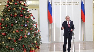 Анатолий Артамонов принял участие в акции «Ёлка желаний»