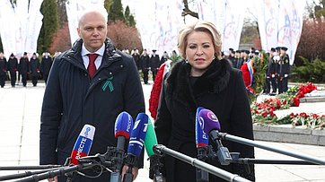 Пресс-подход Председателя Совета Федерации Валентины Матвиенко и губернатора Калининградской области Алексея Беспрозванных