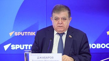 В ММПЦ «Россия сегодня» прошла пресс-конференция председателя Комиссии СФ по защите государственного суверенитета и предотвращению вмешательства во внутренние дела РФ Владимира Джабарова о приоритетах и задачах, стоящих перед Комиссией