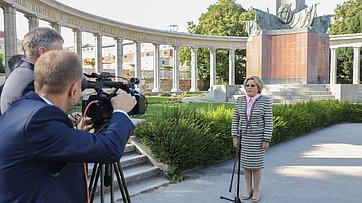 Председатель Совета Федерации Валентина Матвиенко возложила венок к Мемориалу советским воинам, павшим при освобождении Вены