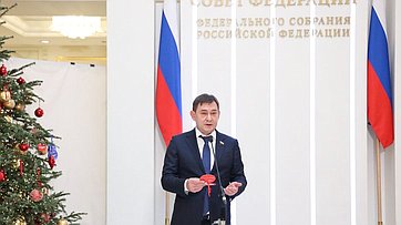 Владимир Нетесов принял участие в акции «Ёлка желаний»