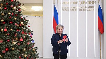 Елена Писарева приняла участие в акции «Ёлка желаний»