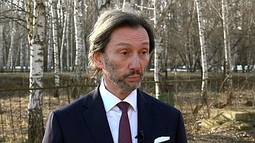 Максим Кавджарадзе в ходе рабочей поездки в Воловский округ посетил семью погибшего участника специальной военной операции