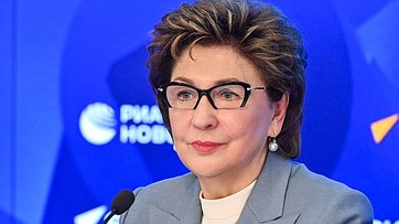 В Пресс-центре Международной медиагруппы «Россия сегодня» Галина Карелова приняла участие в пресс-конференции, посвященной итогам работы Совета Евразийского женского форума при СФ в период весенней сессии 2025 года