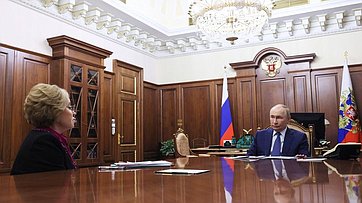 Встреча Президента России Владимира Путина с Председателем Совета Федерации Валентиной Матвиенко по итогам завершившейся весенней сессии российского парламента