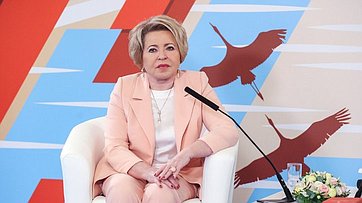 Валентина Матвиенко встретилась с участниками культурно-образовательного проекта «Поезд Памяти» в Таврическом дворце Санкт-Петербурга