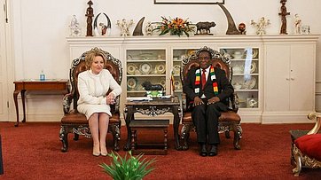 Встреча Председателя Совета Федерации Валентины Матвиенко с Президентом Республики Зимбабве Эммерсоном Мнангагвой