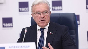 Александр Усс принял участие в пресс-конференции, посвященной презентации исследования Института экономики роста им. П.А. Столыпина «Потенциал создания нового игрока мирового рынка инфраструктуры данных»