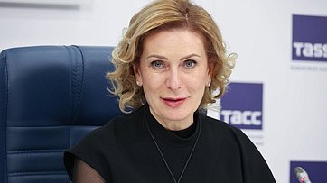 Заместитель Председателя Совета Федерации Инна Святенко приняла участие в пресс-конференции, посвященной запуску образовательной программы для семей участников СВО