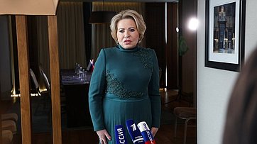 Пресс-подход Председателя Совета Федерации Валентины Матвиенко