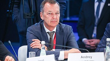 Андрей Яцкин в рамках Петербургского международного экономического форума (ПМЭФ-2025) принял участие в дискуссии «Возрождение новых регионов России как драйвер экономического роста»