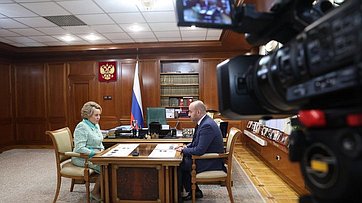Валентина Матвиенко провела встречу с губернатором Самарской области Вячеславом Федорищевым