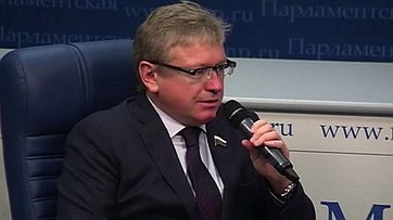 Видеоинтервью сенатора Юрия Шамкова, посвящённое итогам весенней сессии