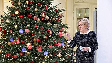 Валентина Матвиенко открыла в Совете Федерации ежегодную акцию «Елка желаний»
