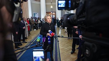 Пресс-подход Председателя Совета Федерации Валентины Матвиенко
