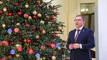 Владимир Якушев принял участие в акции «Ёлка желаний»