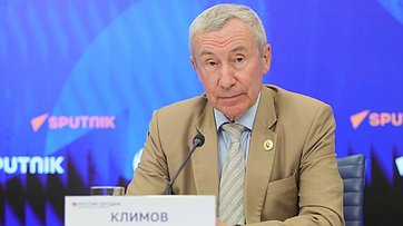 Брифинг председателя Комиссии СФ по защите государственного суверенитета и предотвращению вмешательства во внутренние дела РФ Андрея Климова