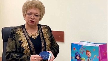 Оксана Хлякина приняла участие в акции «Ёлка желаний»