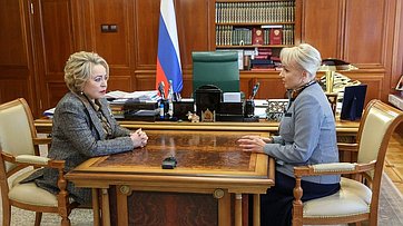 Председатель Совета Федерации Валентина Матвиенко провела встречу с губернатором Еврейской автономной области (ЕАО) Марией Костюк